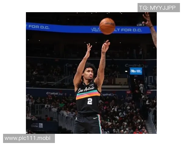 [2026年01月30日] 马刺队内氛围融洽！核心福克斯邀请全队做客家庭健身房，庆祝客场大捷